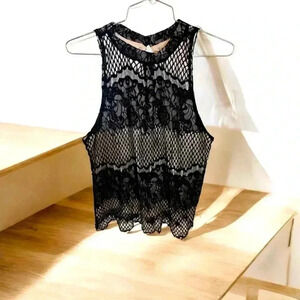 Beautiful Brand New lined lace sleeveless blouse, size L .